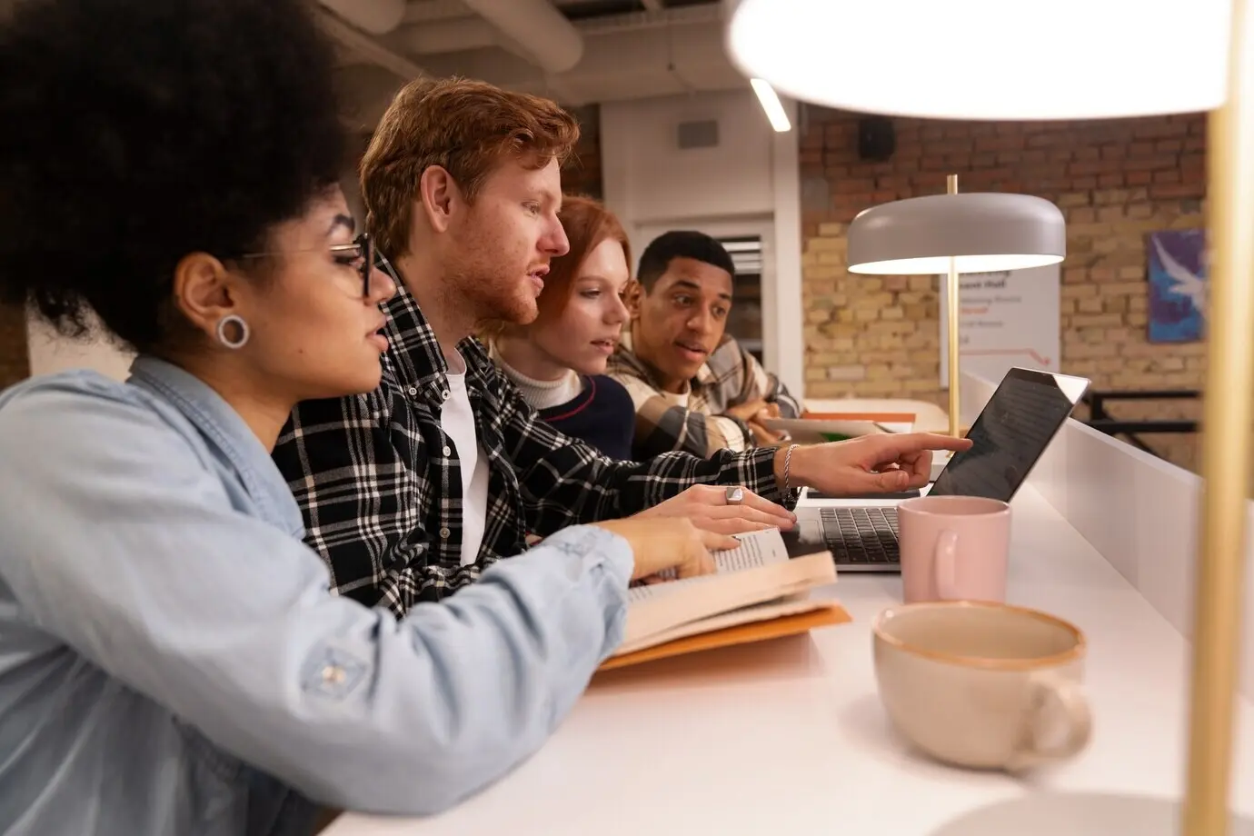 Eine authentische Szene in einem Buchclub